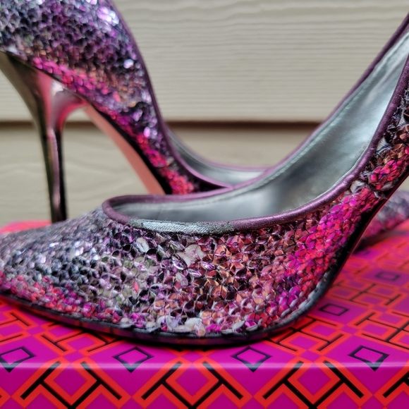 2/$18 Guess d'Orsay Purple Snakeskin Sequined Pointed Toe Heels Stilettos 6 M - Picture 13 of 15